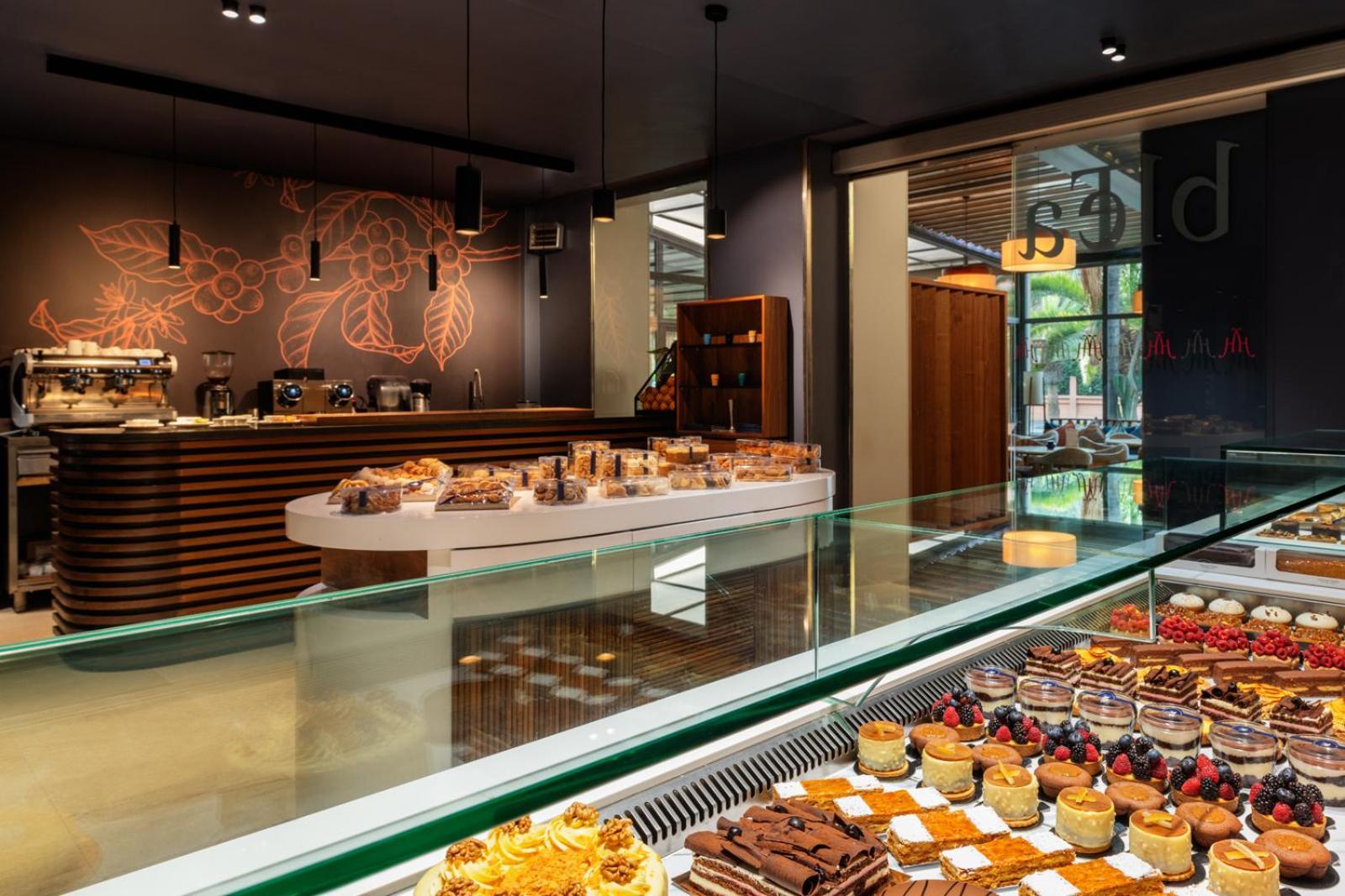 Hivernage Hotel & Spa Marrakesh Ngoại thất bức ảnh The interior of a Starbucks Reserve store in Milan, Italy
