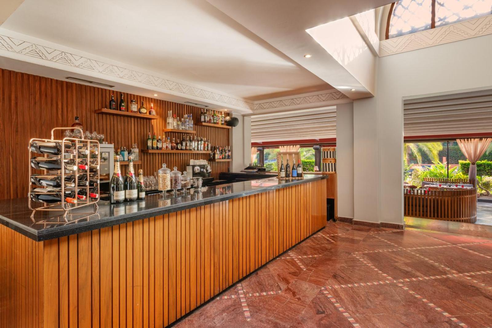 Hivernage Hotel & Spa Marrakesh Ngoại thất bức ảnh The bar at the lobby